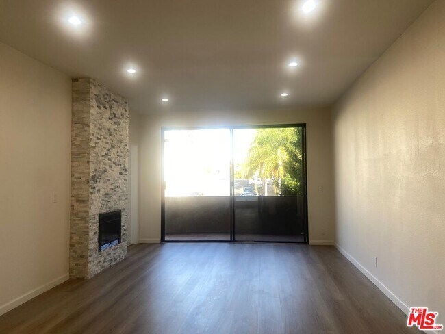Building Photo - 1557 S Beverly Glen Blvd