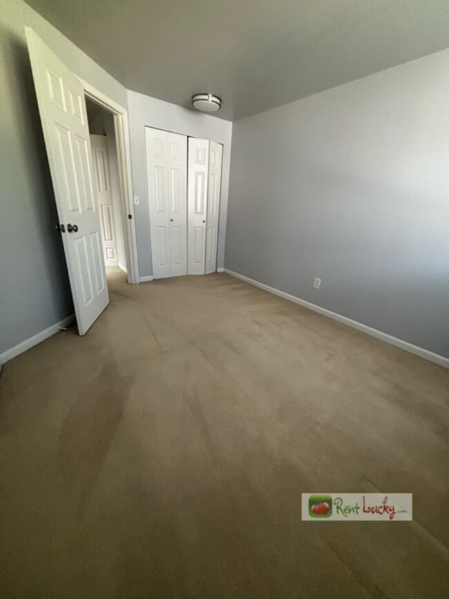 Building Photo - Stunning & Spacious 4 Bedroom Home with 2....