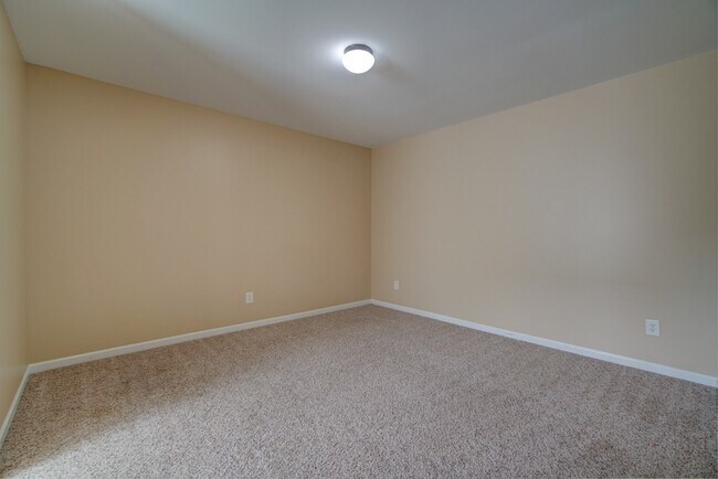 Building Photo - Gorgeous 4/5 BR, 3 BA, 2 Car Garage Home with Fenced Backyard and Large Storage Unit