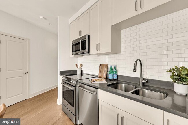 Building Photo - 2550 17th St NW