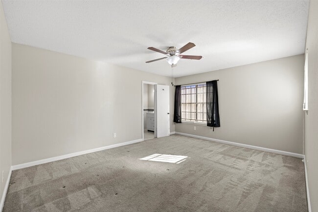 Building Photo - 8818 Edgemoor Dr