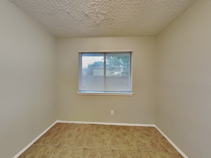 Building Photo - 3104 Stonewall Ln