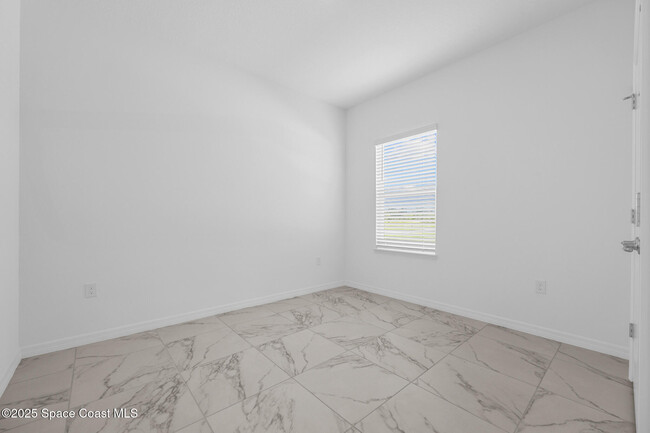 Building Photo - 6266 Moonrise Dr