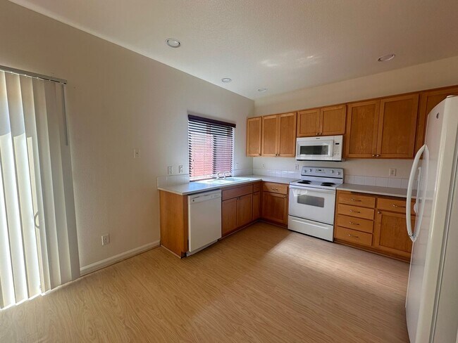 Building Photo - West Eugene 4 Bedroom Treasure