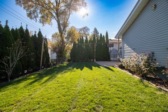 Building Photo - 379 Stone Pl