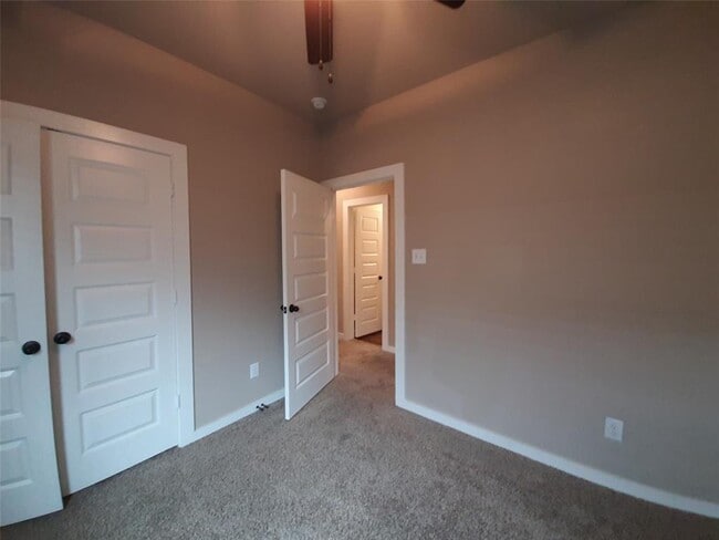 Building Photo - 9864 Grosbeak Ln