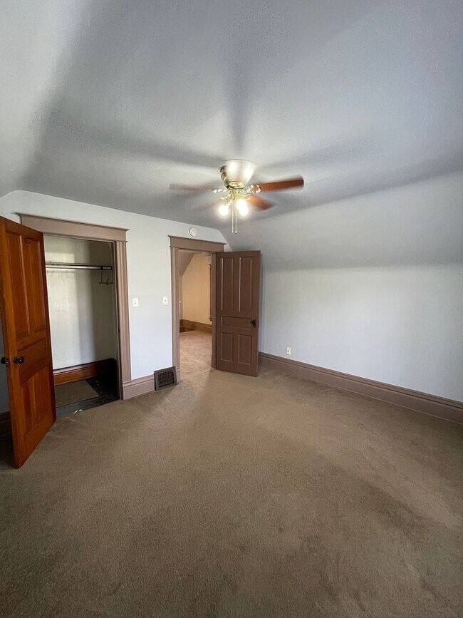 Building Photo - Three Bedroom Home in Kalamazoo