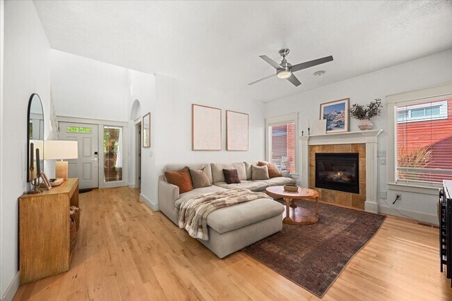 Building Photo - Beautiful 3 bed 2.5 bath home