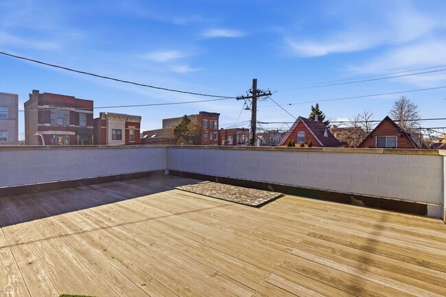 Building Photo - 1042 S Oakley Blvd