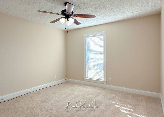 Building Photo - 7865 Apollo Dr