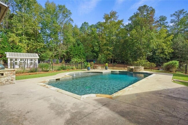 Building Photo - 390 Hembree Rd