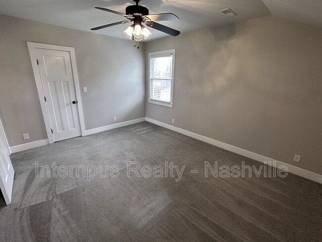 Building Photo - 548 Veritas St