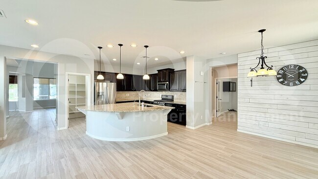 Building Photo - 3945 E Mesquite St