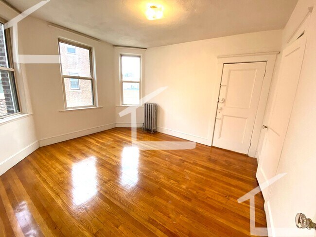 Building Photo - Check out this 1 bed 1 bath in Allston