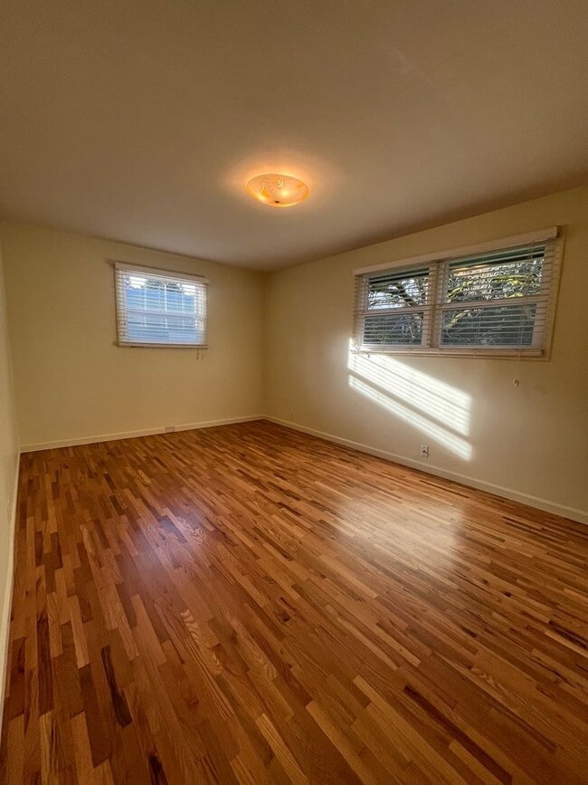 Building Photo - 2-Bedroom 1-Bathroom home off River Road