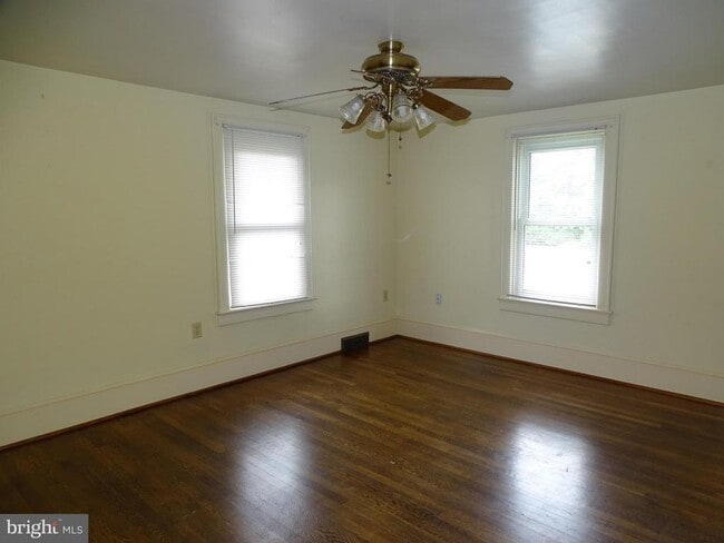 Building Photo - 7512 Friendship Village Rd