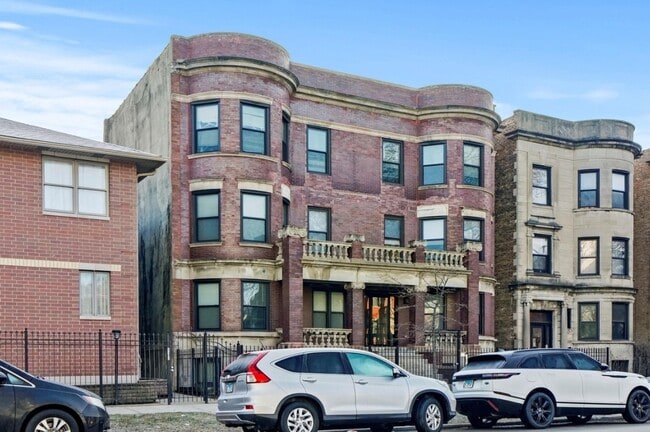 Primary Photo - 4521 S Michigan Ave