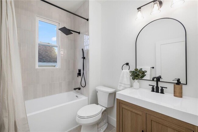 Building Photo - 7 Sheffield Ave