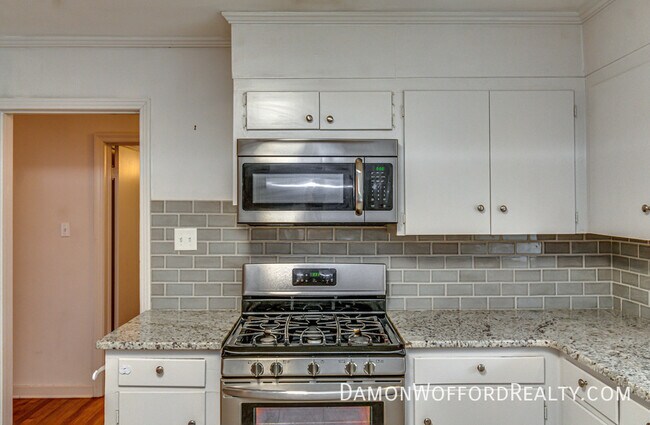 Building Photo - 1827 Parkridge Dr