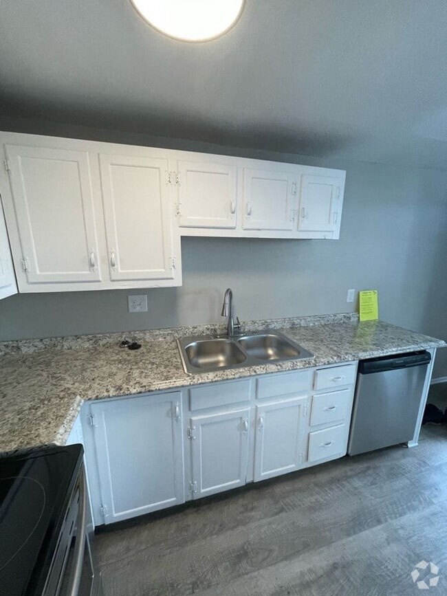 Building Photo - Beautiful Remodeled Apartments