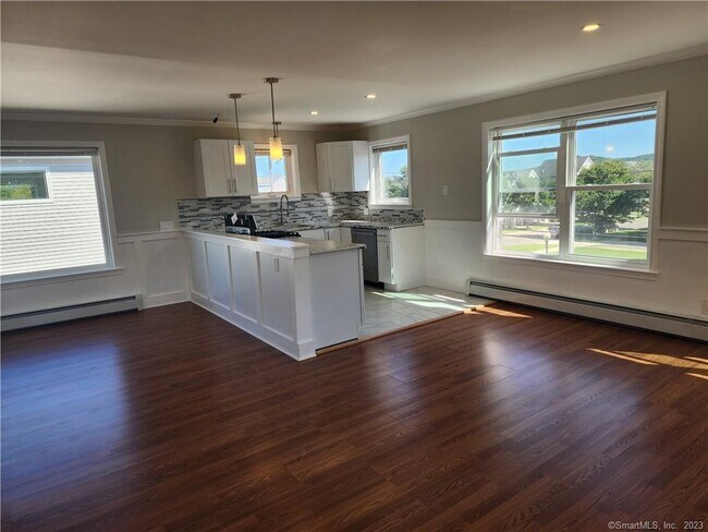 Building Photo - 126 Downing St