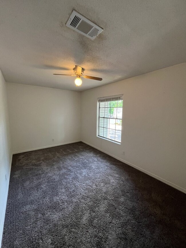 Building Photo - Townhome Located in NE Pensacola