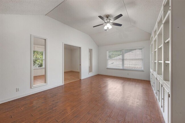 Building Photo - 3635 Flora Vista Loop