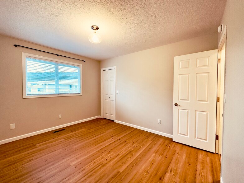Master bedroom (bedroom 3) - 8717 NE Webster St