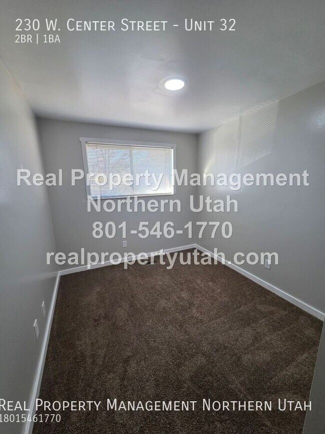 Building Photo - 230 W Center St