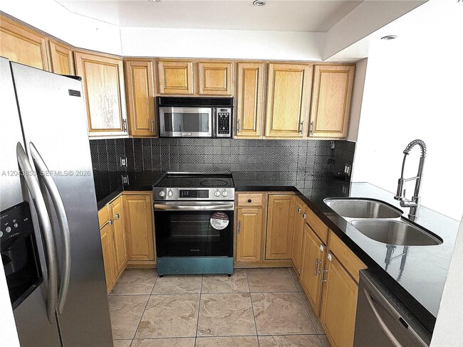 Building Photo - 20335 W Country Club Dr