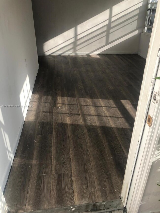 Building Photo - 215 SW 11th St