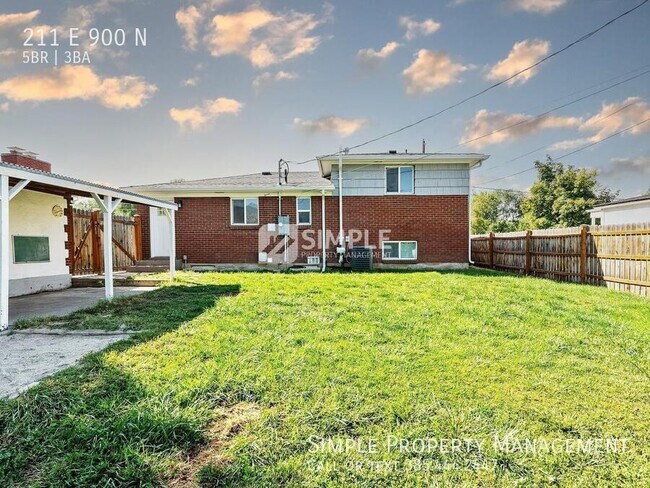 Building Photo - 211 900 N