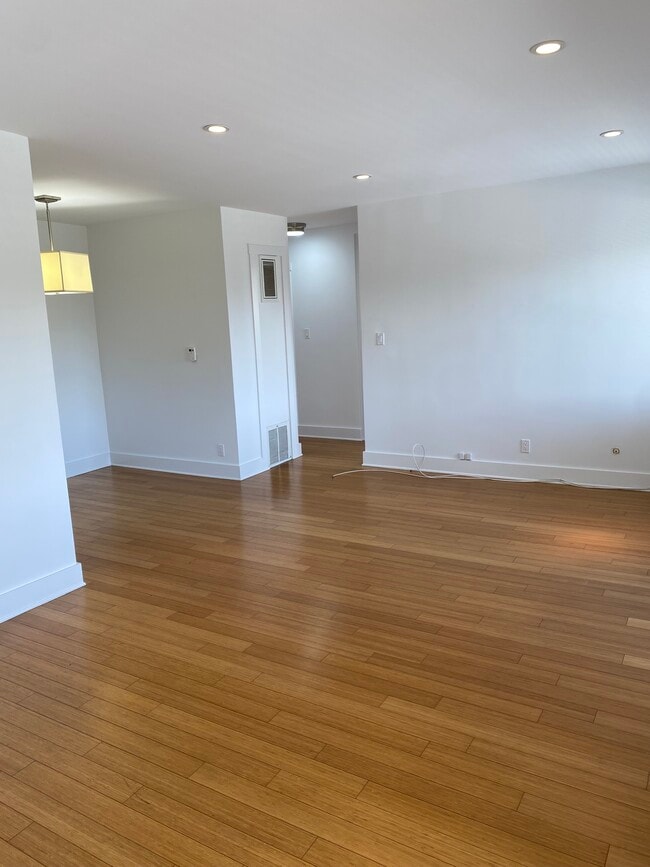 Building Photo - 3761 Vinton Ave