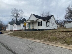 Building Photo - Now Available!! Fixer Upper! - $290 Month / $500 Down