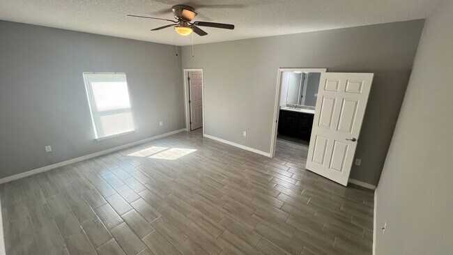 Building Photo - ADORABLE 3 Bedroom / 2 Bathroom Home in Pa...