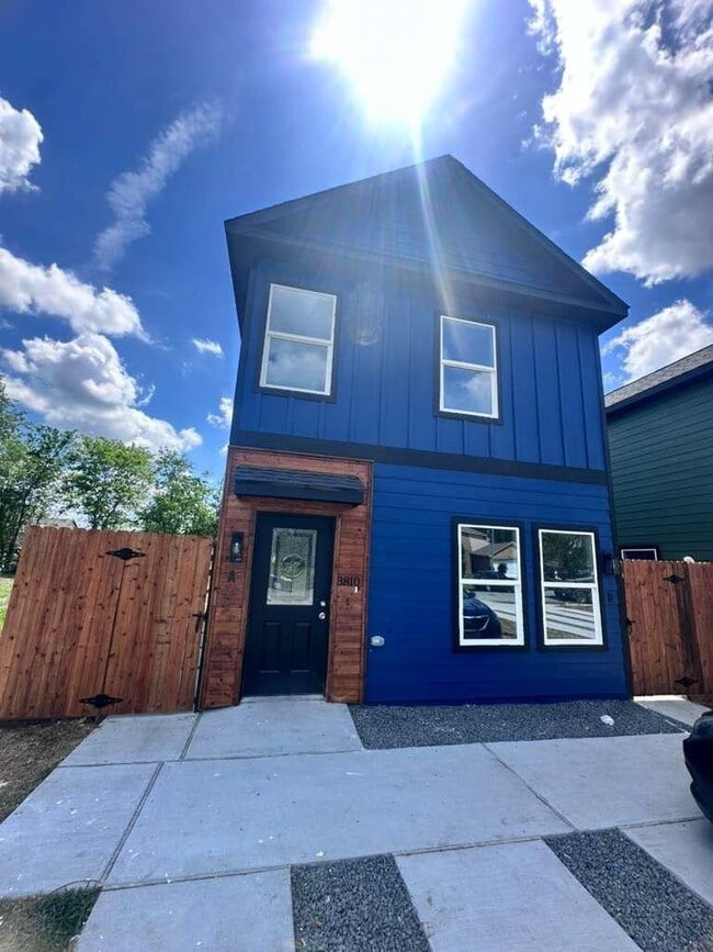 Building Photo - 3810 Hiford Dr