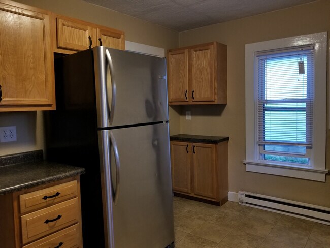 Building Photo - 1 Bedroom Ranch with Den