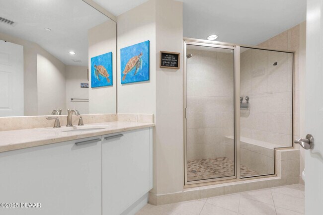 Building Photo - 231 Riverside Dr