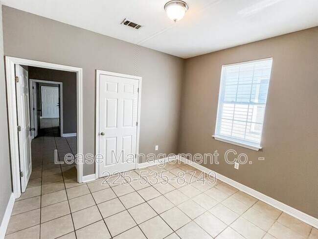 Building Photo - 1916 Eagle St