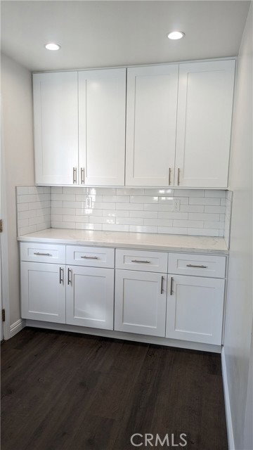 Building Photo - 6545 Cleomoore Ave