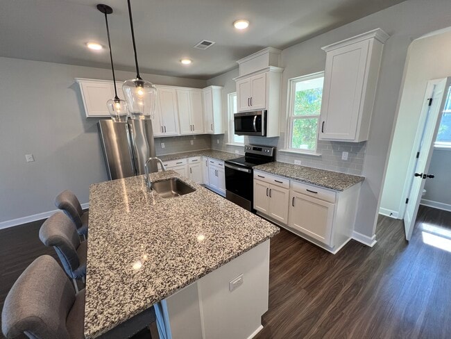 Building Photo - 575 McLernon Trce
