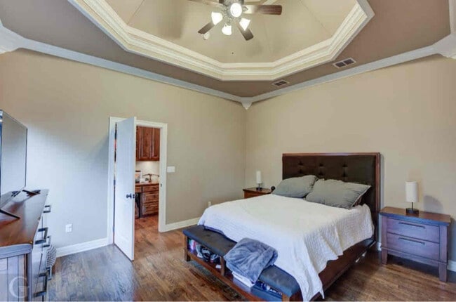 Building Photo - 5105 Tensas Dr