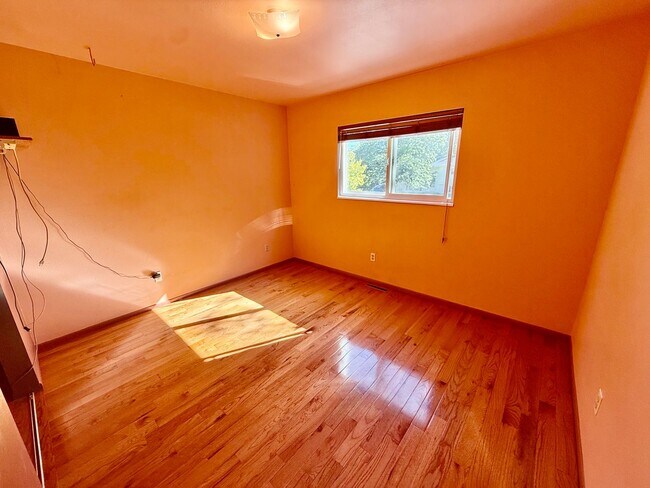 Building Photo - 2136 Springfield Ct