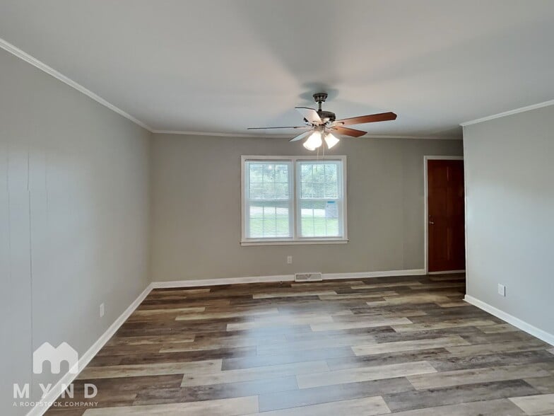 Building Photo - 502 Cuthbertson St