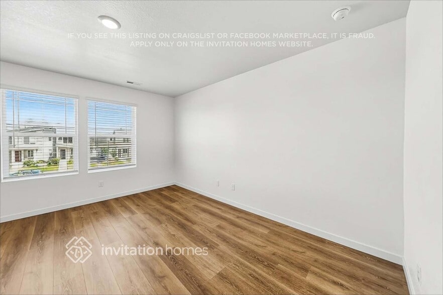 Building Photo - 27470 E Maple Ave