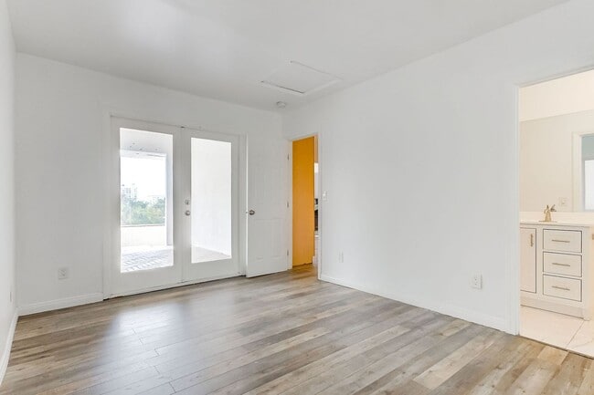 Building Photo - 288 S Coronado St