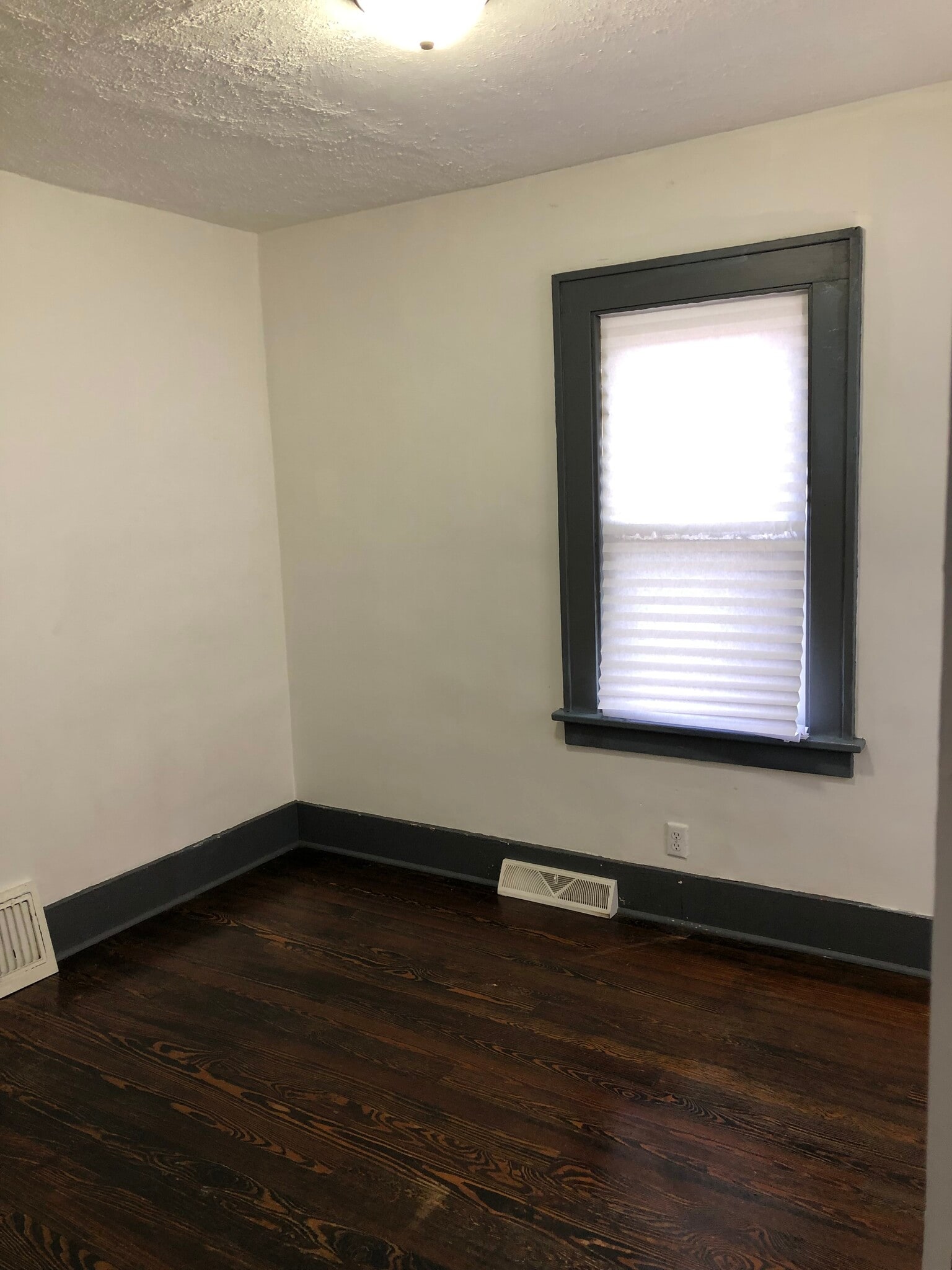 room #1 - 1629 Michigan st