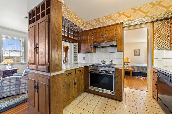 Building Photo - 385 Sherwood Ave