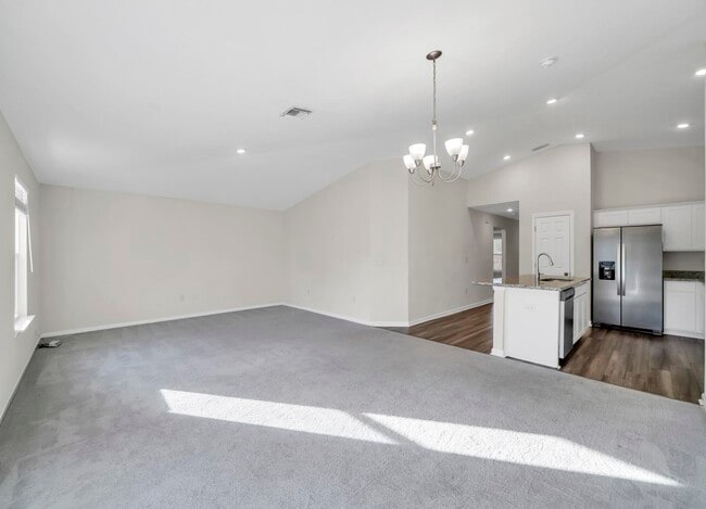 Building Photo - 10 Riverwalk Xing