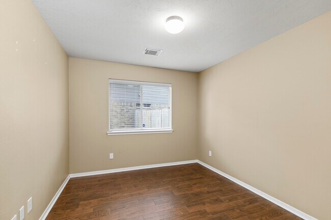 Building Photo - 3403 Cypress Village Dr